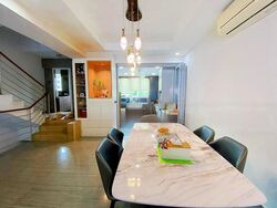 Flora Road (D17), Terrace #465344301